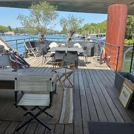 Peniche Casa Luze بوتيل *
