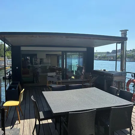 Botel Peniche Casa Luze *